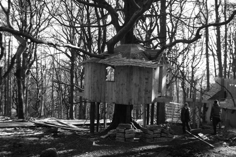 Mono outline of the treehouses at Slieve Gullion
