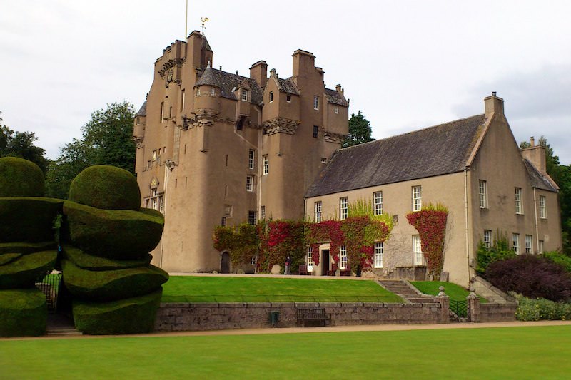 Crathes Castle from garden lead image